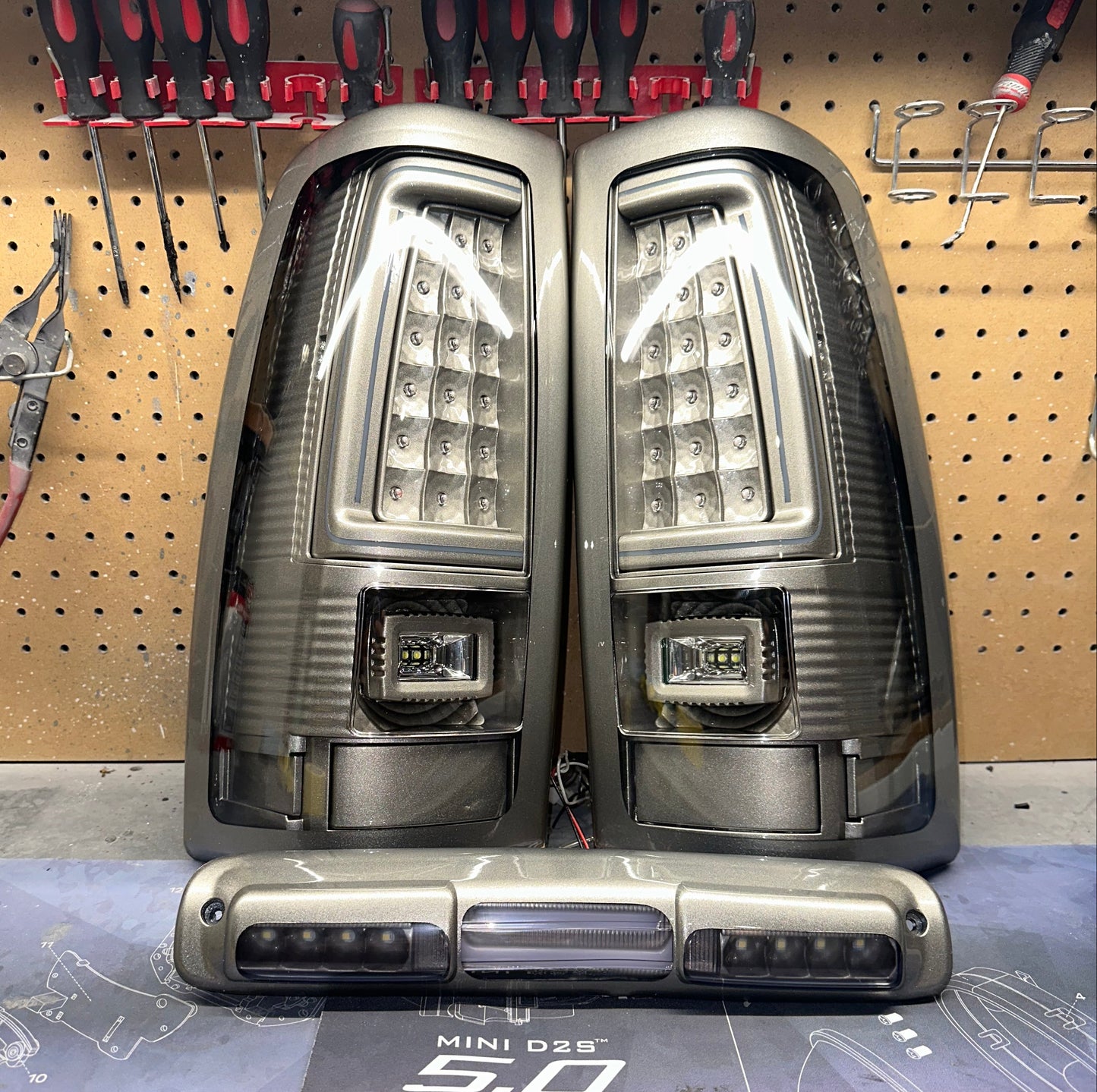 99-06 GM Silverado/Seirra Colormatched C Bar Taillights