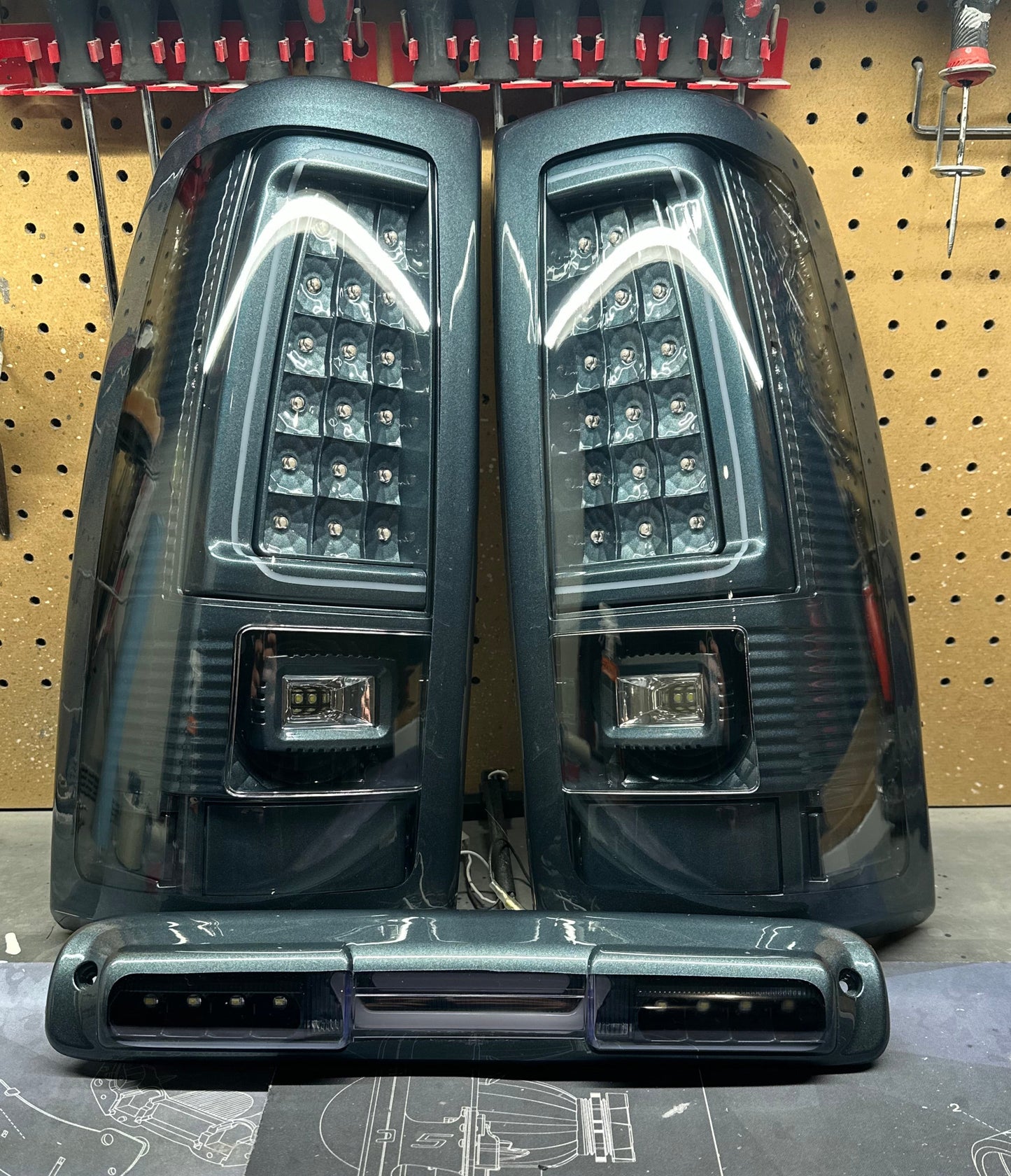 99-06 GM Silverado/Seirra Colormatched C Bar Taillights